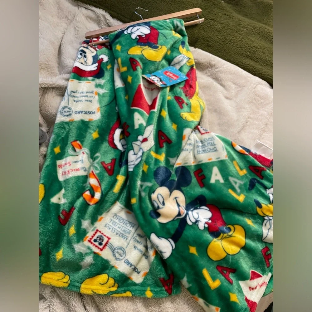 NWT Disney Mickey Mouse Letter to Santa Christmas Oversized Blanket
